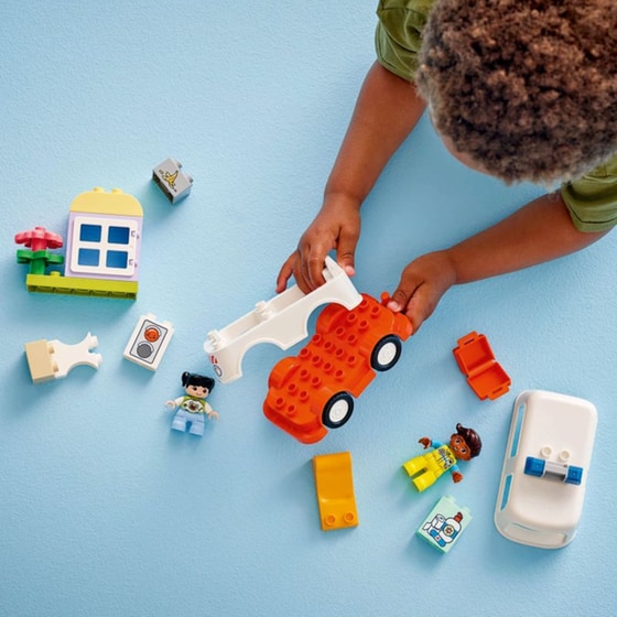 LEGO® Duplo Ambulance & Driver (10447) image 5