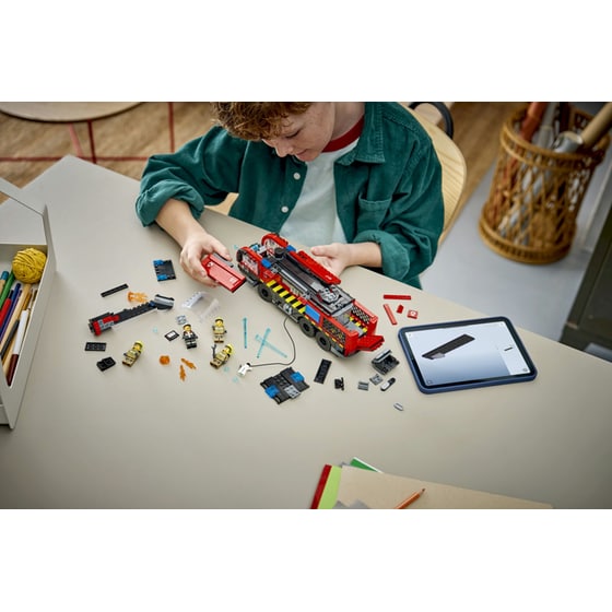 LEGO® City Airport Fire Truck (60499) image 4