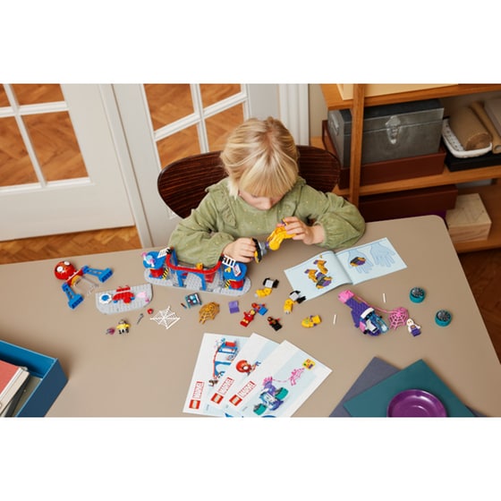 LEGO® Marvel Team Spidey Web Spinner Headquarters (10794) image 5