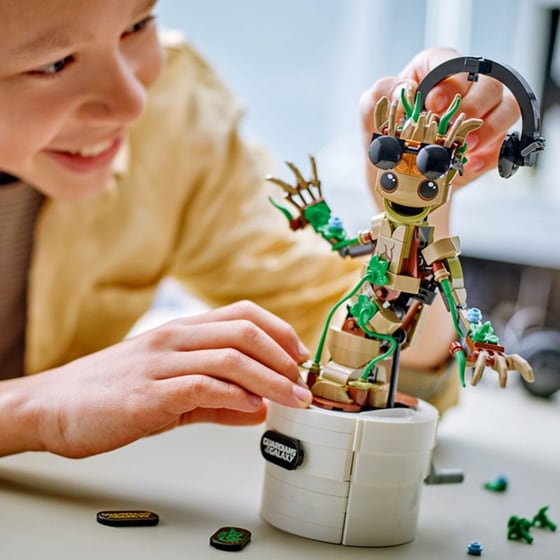 LEGO® Marvel Dancing Groot (76297) image 4
