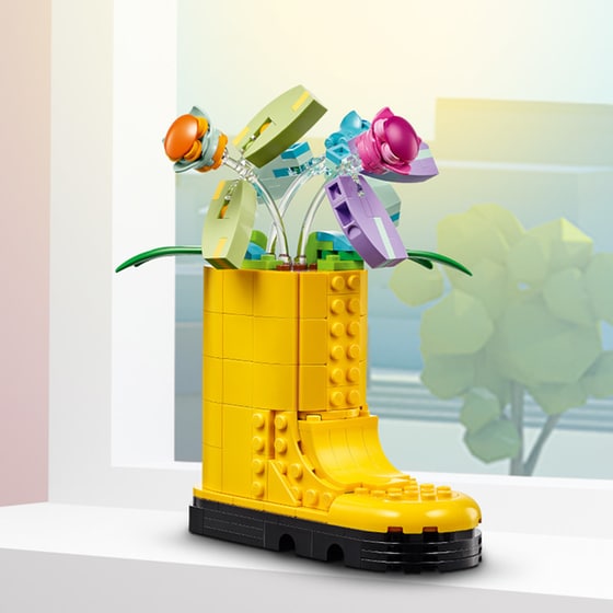 LEGO® Creator Flowers in Watering Can (31149) image 4