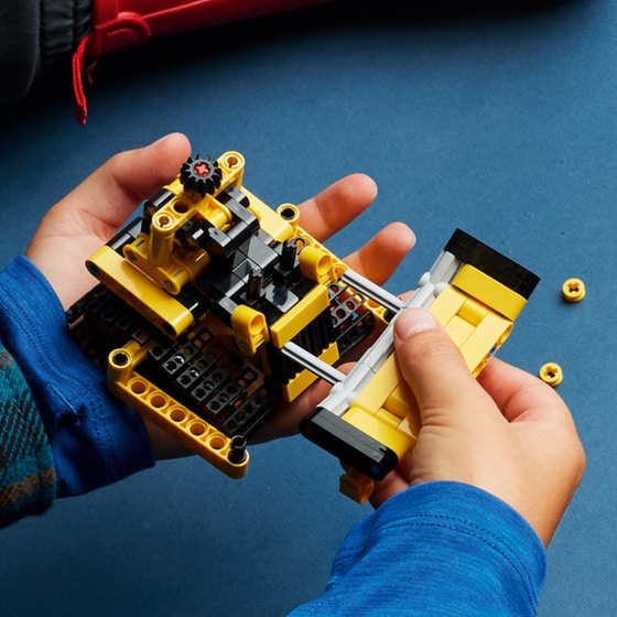 LEGO® Technic Heavy-Duty Bulldozer (42163) image 6