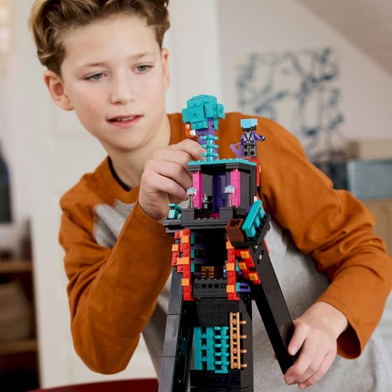 LEGO® Minecraft® Ο Πύργος-Άνθρωπος του Τελειωτή (21279) image 3
