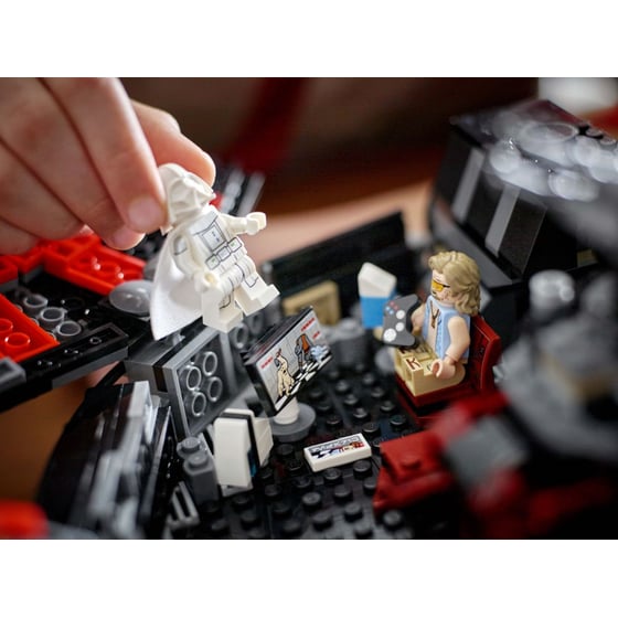 LEGO® Star Wars The Dark Falcon (75389) image 12