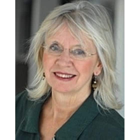 Τι δουλειά έχει μια τολμηρή ντετέκτιβ σαν και μένα στο σκυλόσπιτο image 1