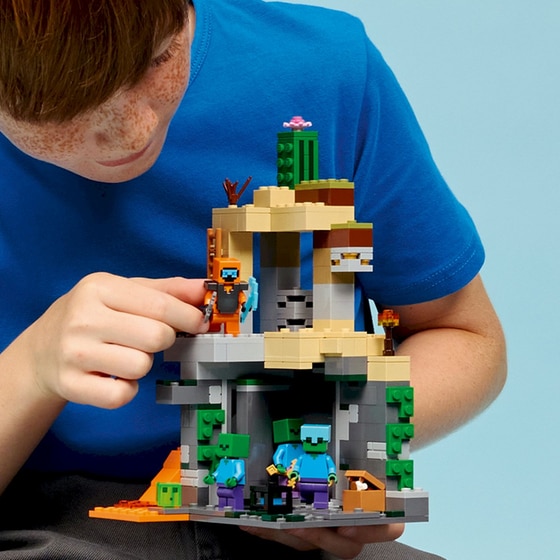 LEGO® Minecraft® Zombie Dungeon (21587) image 5