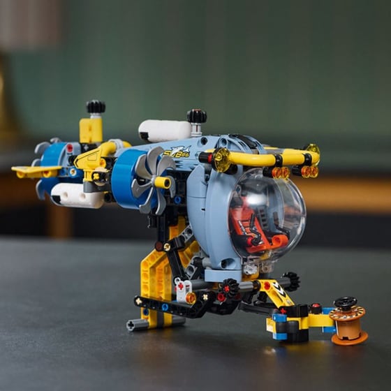LEGO® Technic Deep-Sea Research Submarine (42201) image 8