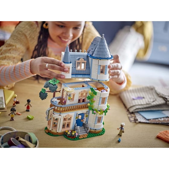 LEGO® Friends Castle Bed and Breakfast (42638) image 6