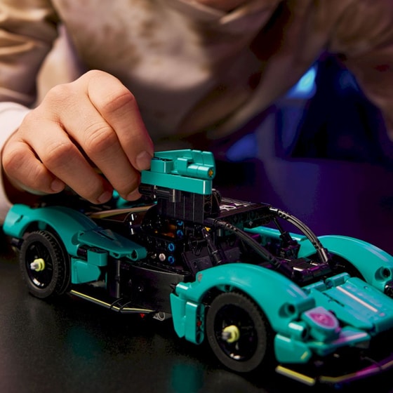 LEGO® Technic Aston Martin Valkyrie (42208) image 8