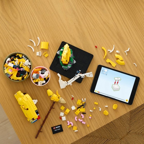 LEGO® Fortnite Peely Bone (77072) image 9
