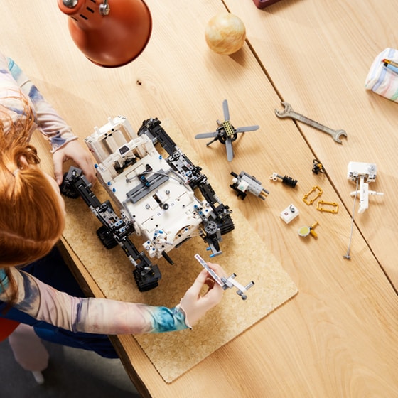 LEGO® Technic NASA Mars Rover Perseverance (42158) image 5