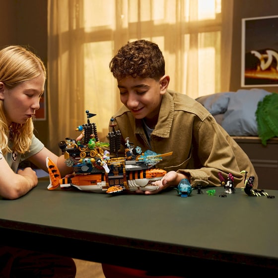 LEGO® DreamZzz Tiger Shark Tank (71515) image 5