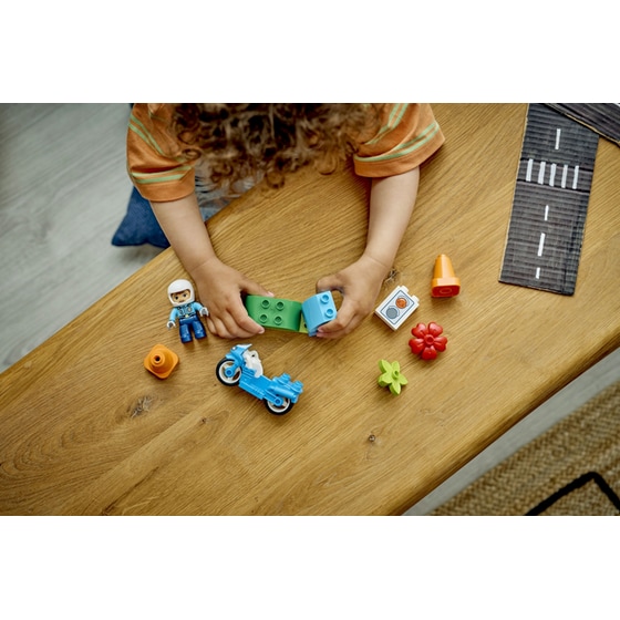 LEGO® Duplo® Blue Police Motorcycle (10471) image 4