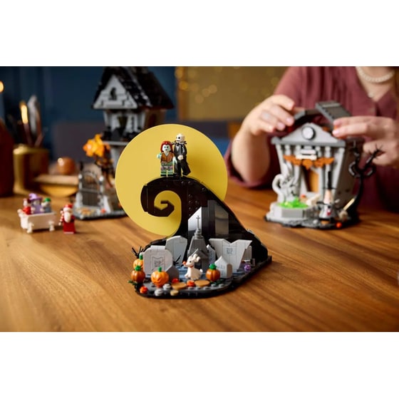 LEGO® Ideas Disney Tim Burton's The Nightmare Before Christmas (21351) image 8