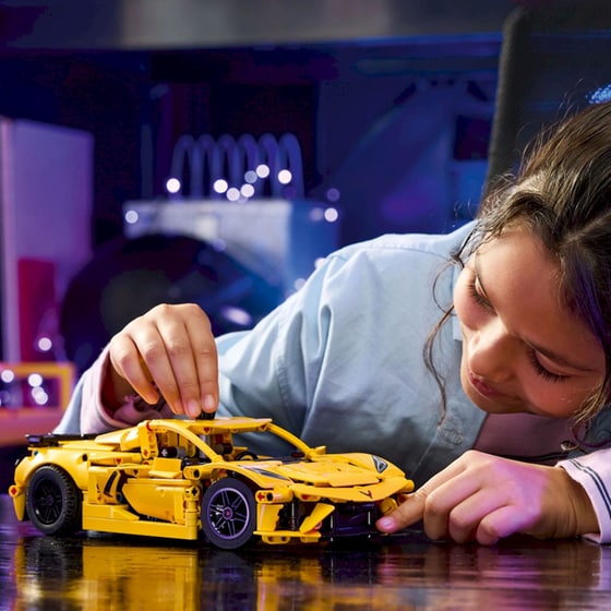 LEGO® Technic Chevrolet Corvette Stingray (42205) image 3