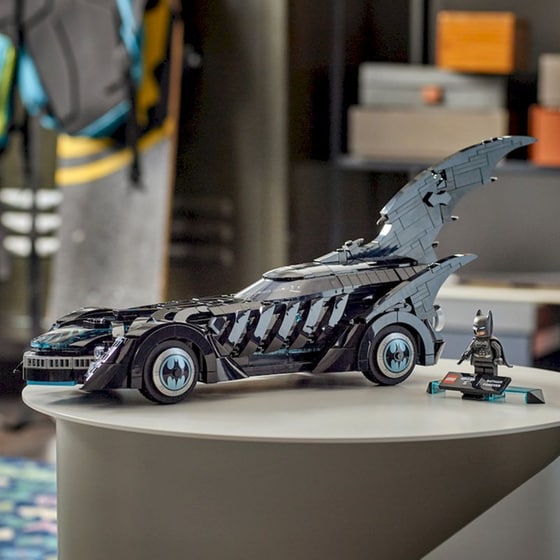 LEGO® DC Batman™ Batman Forever™ Batmobile™ (76304) image 4