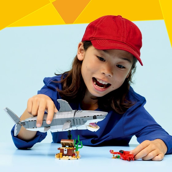LEGO® Creator Άγριος Καρχαρίας με Σεντούκι Θησαυρού (31381) image 4