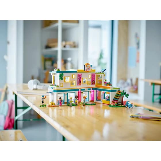 LEGO® Friends Heartlake International School (41731) image 6