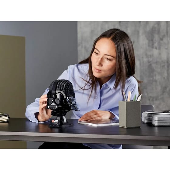 LEGO® Star Wars Darth Vader™ Helmet (75304) image 8