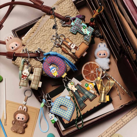 Μπρελόκ Pop Mart The Monsters Pin For Love Series Letter Blind Box (A-M) image 1