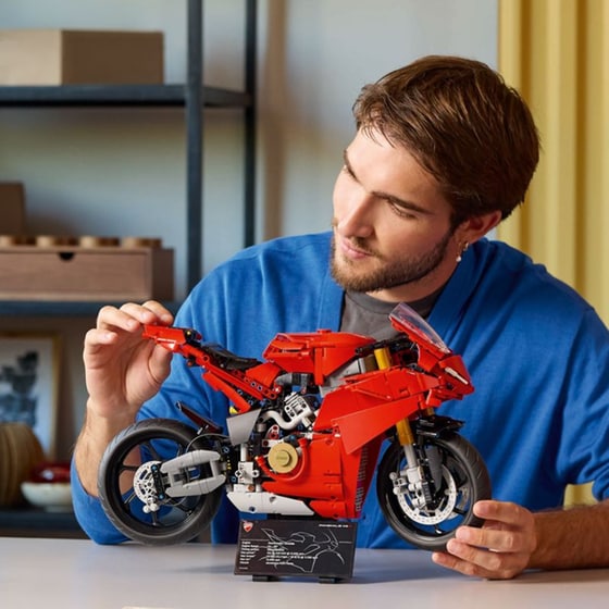 LEGO® Technic Ducati Panigale V4 S Motorcycle (42202) image 4