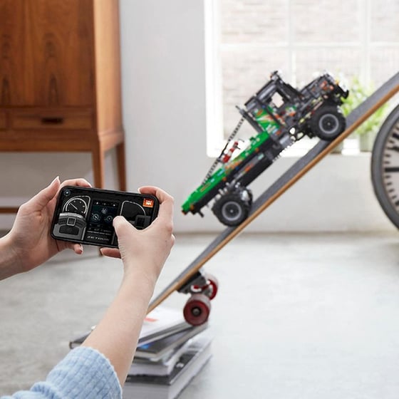 LEGO® Technic Control+ R/C Τηλεκατευθυνόμενο 4x4 Mercedes-Benz Zetros Trial Truck (42129) image 8