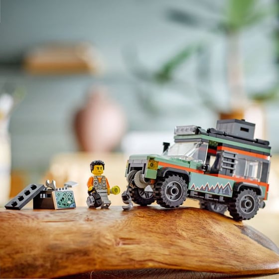 LEGO® City Off-Road 4x4 Mountain Truck (60447) image 10
