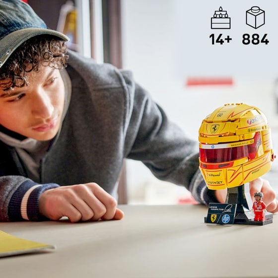 LEGO® Editions Scuderia Ferrari HP Lewis Hamilton Helmet (43022) image 2