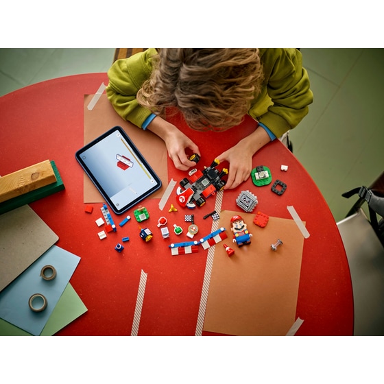 LEGO® Super Mario™ Mario Kart™ - Interactive LEGO® Mario™ & Standard Kart (72043) image 4