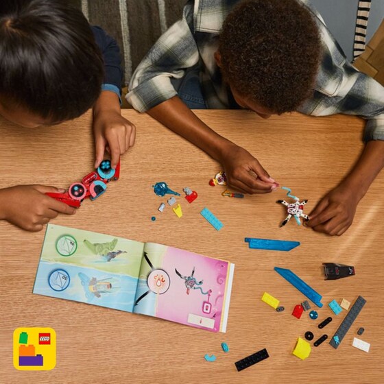 LEGO® DreamZzz Cooper's Gaming Controller Jet (71489) image 8