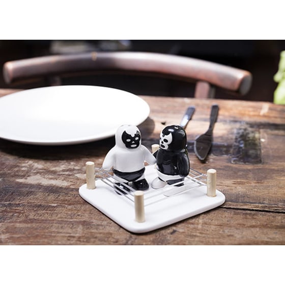 Αλατοπίπερο Kikkerland Luchador Salt VS Pepper Shakers image 1