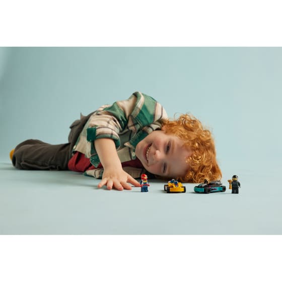 LEGO® City Go-Karts and Race Drivers (60400) image 4