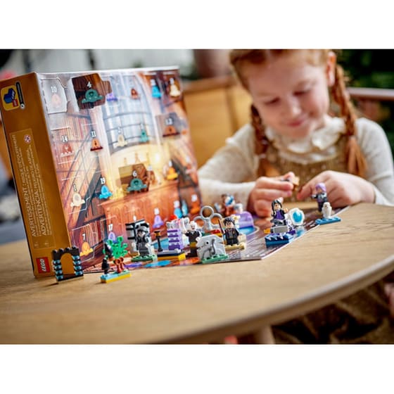 LEGO® Harry Potter Wizarding World Advent Calendar (76404) image 5