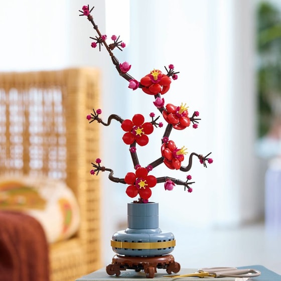 LEGO® Icons Plum Blossom (10369) image 13