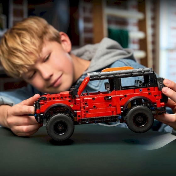 LEGO® Technic™ Ford Bronco® SUV (42213) image 3