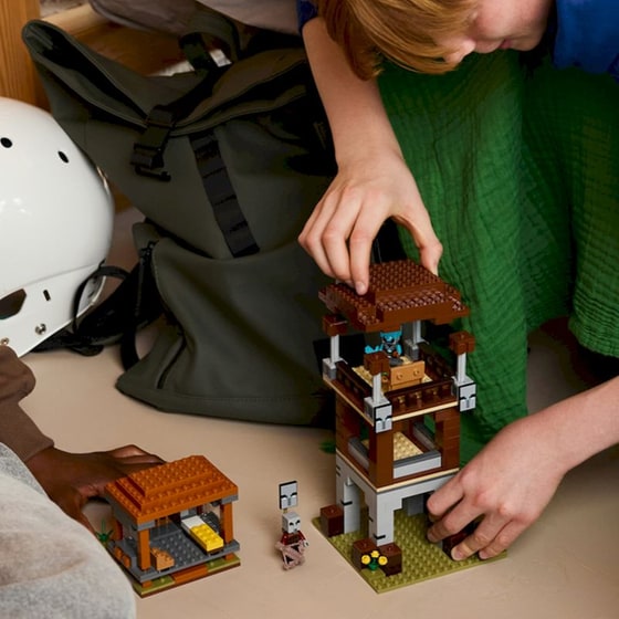 LEGO® Minecraft® Το Οχυρό των Αρπάγων και Όλεθρος (21278) image 3