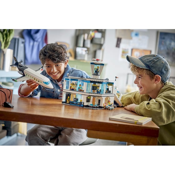 LEGO® City Airport with Airplane (60502) image 5