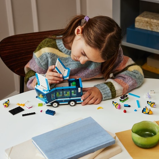 LEGO® Despicable Me Minions' Music Party Bus (75581) image 14