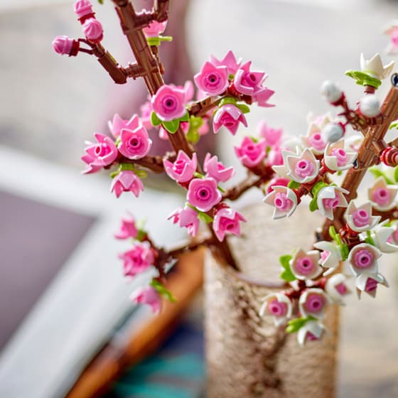 LEGO® Icons Cherry Blossoms (40725) image 8