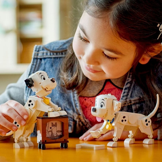 LEGO® Disney 101 Dalmatians Puppies Lucky & Penny (43271) image 4