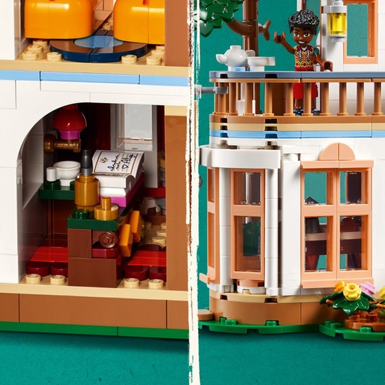 LEGO® Friends Castle Bed and Breakfast (42638) image 16