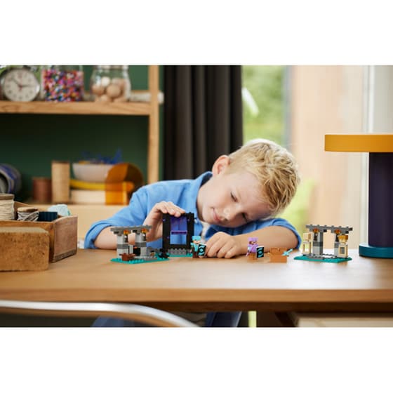 LEGO® Minecraft The Armory (21252) image 8