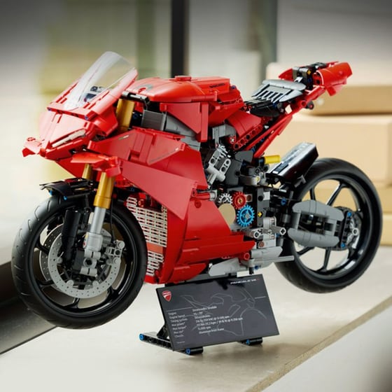 LEGO® Technic Ducati Panigale V4 S Motorcycle (42202) image 11