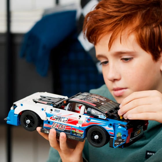 LEGO® Technic Nascar® Next Gen Chevrolet Camaro ZL1 (42153) image 8