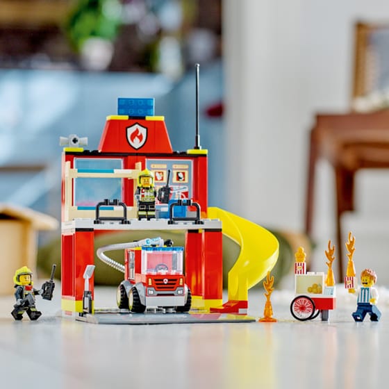 LEGO® City Fire Station And Fire Truck (60375) image 7