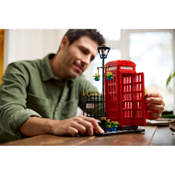 LEGO® Ideas Red London Telephone Box (21347) image 13