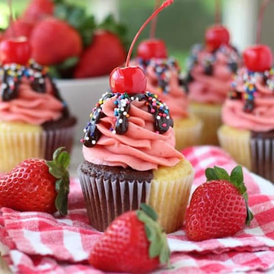 Φόρμα Ζαχαροπλαστικής Αντικολλητική Για Cupcake 12 Θέσεων - Μαύρο image 1