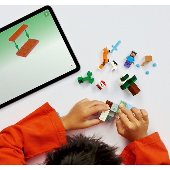 LEGO® Minecraft® Steve's Taiga Adventure (21583) image 4