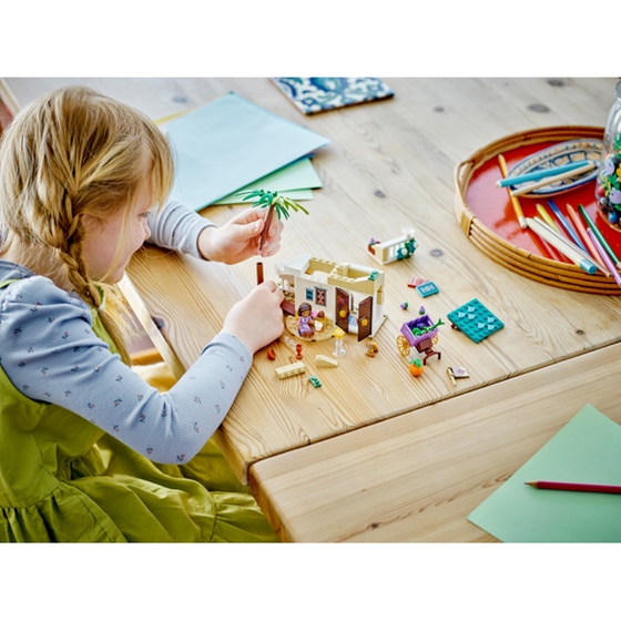 LEGO® Disney Princess Asha in the City of Rosas (43223) image 11