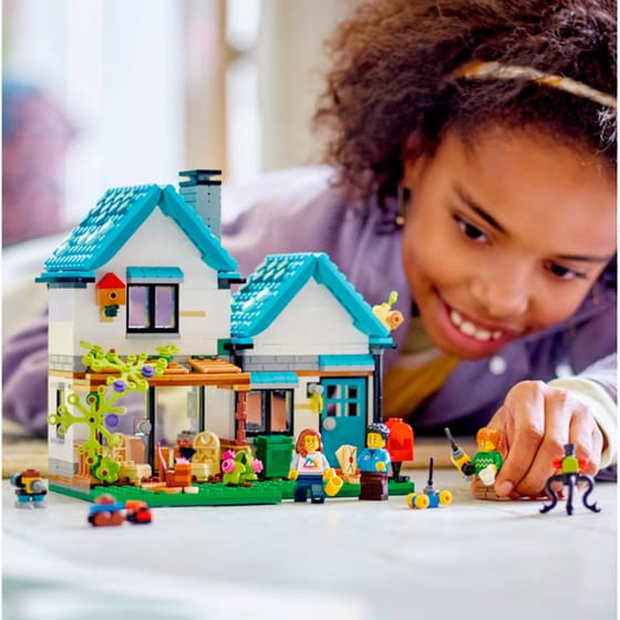 LEGO® Creator Cozy House (31139) image 12